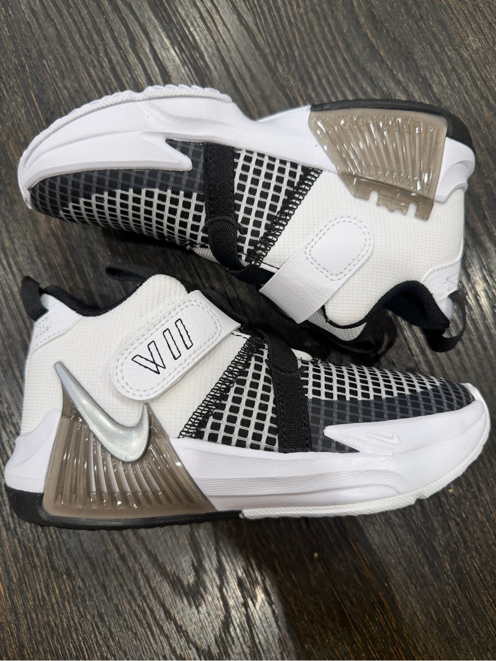 PS 12c Nike LeBron Witness 7 PS Basketball High Top White Black